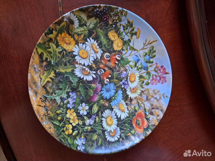 Настенная тарелка