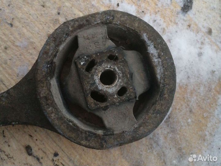 Подушка двигателя нижняя шкода фабия