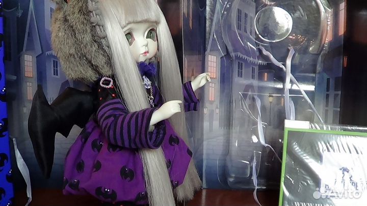 Коллекционная кукла Toffee Hazel - летучая мышка