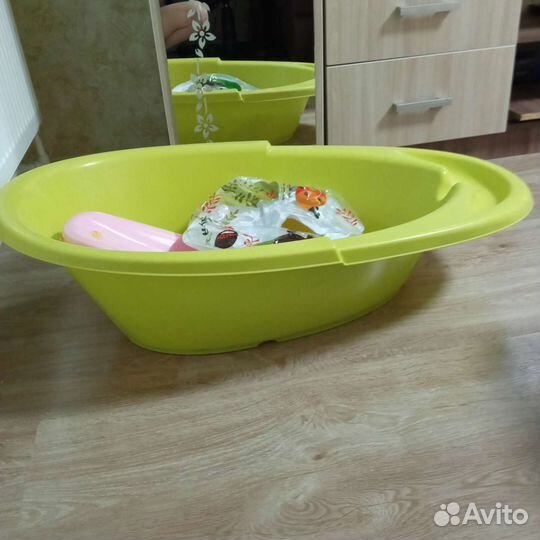 Ванночка для купания новая с горкой и кругом