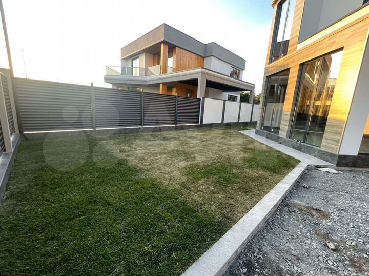 Коттедж 231 м² на участке 4 сот.