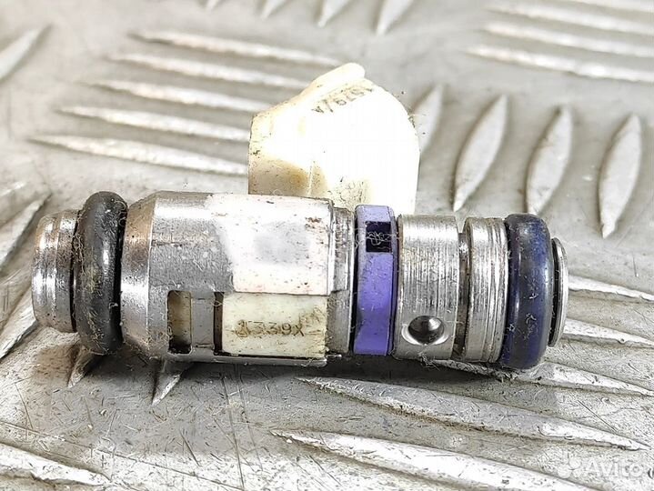 Форсунка двигателя Skoda Octavia 2004 2013