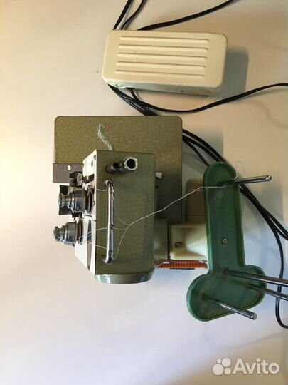 Оверлок / швейная машина