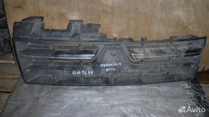 Решетка радиатора Mitsubishi Pajero IV 2006-2021