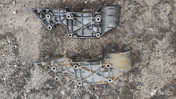 Кронштейн генератора Фольксваген Гольф r045903143c