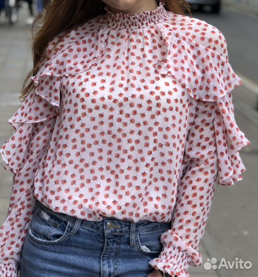 Блузка с воланами