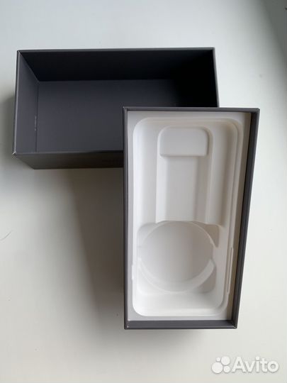 Коробки от айфон 5 и 8