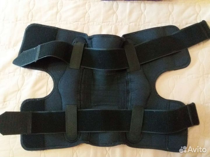 Бандаж на колено Trives с металлическими вставками