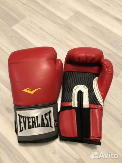 Боксерские перчатки Everlast 10 унций