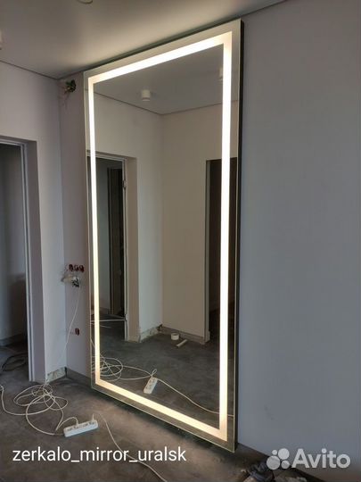 Зеркало с подсветкой большое