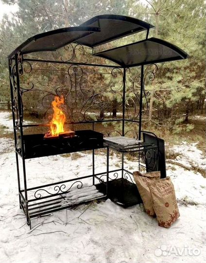 Мангал с крышей