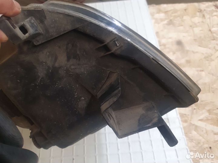 Фара левая Mitsubishi pajero montero 3