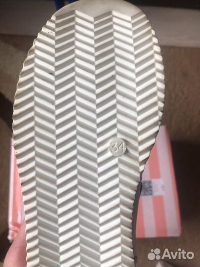 Кроссовки женские