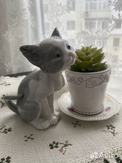 Фарфоровый котенок