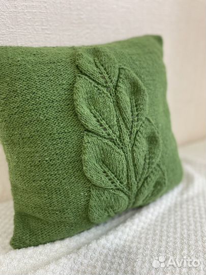Декоративная вязаная наволочка