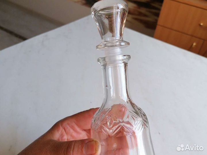 Графин с винтовой крышкой