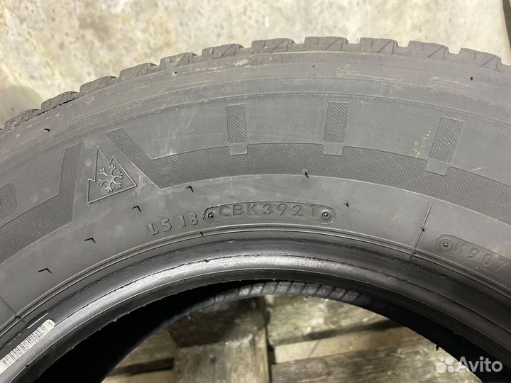 Bridgestone Blizzak W810 215/70 R15C