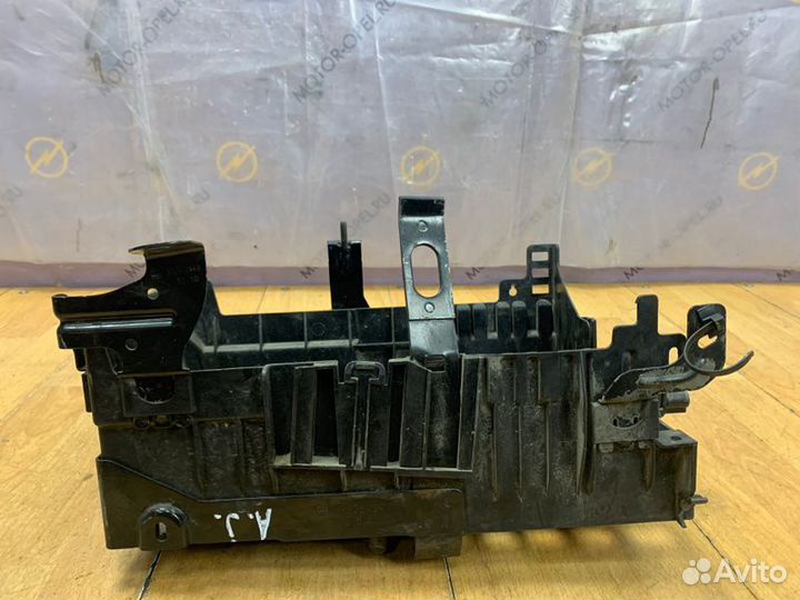 Полка аккумулятора Opel Astra J хетчбэк 5-ти дв