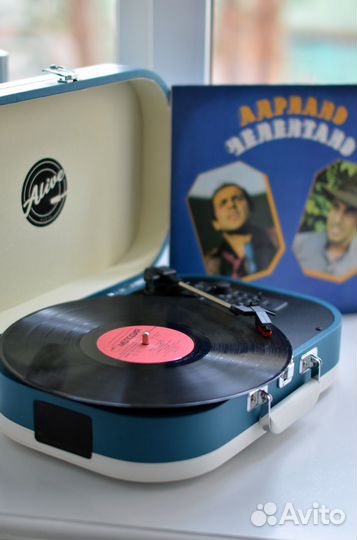 Виниловый проигрыватель Alive Audio vintage