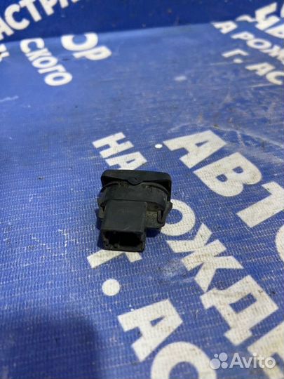 Кнопка стеклоподъемника Ford Focus 1 седан 2003