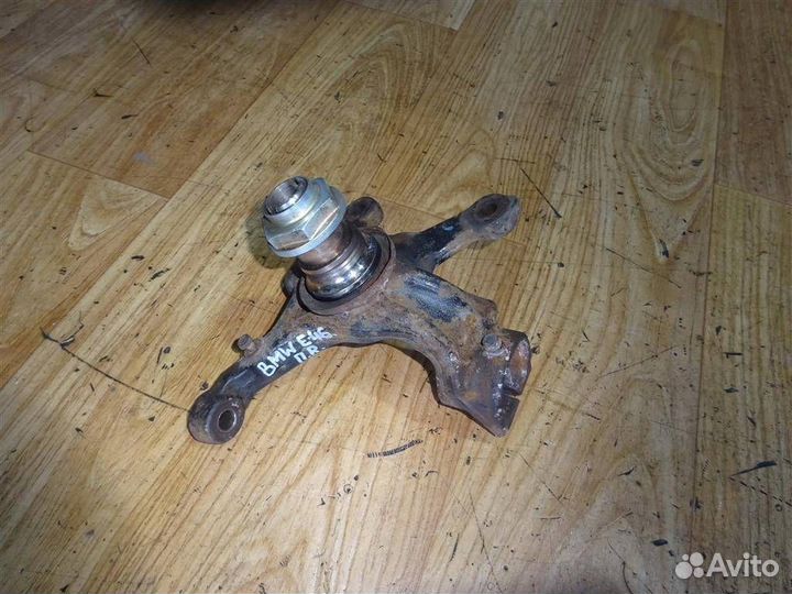 Кулак поворотный передний правый BMW 3-серия E46