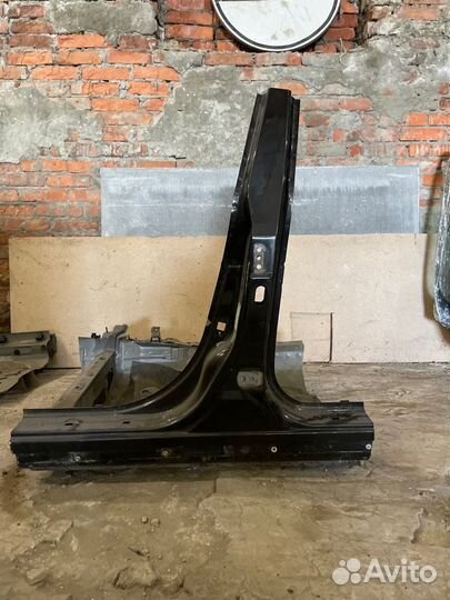 Стойка средняя левая Nissan Primera P12 хэтчбек