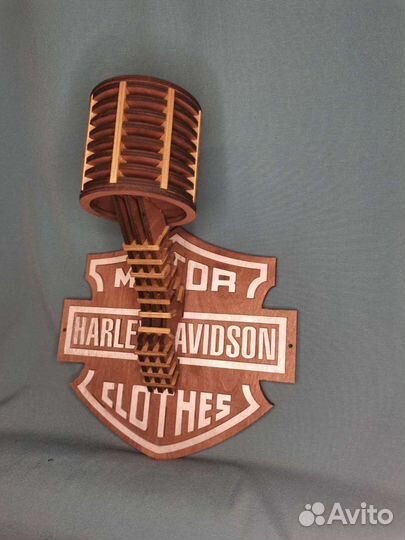 Вешалка для мотошлема в стиле поршня