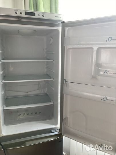 Холодильник Samsung