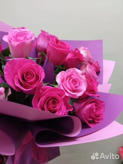 Лепестки роз живые