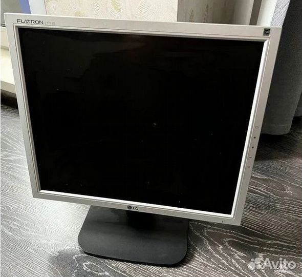 Минитор LG flatron L1718S-SN