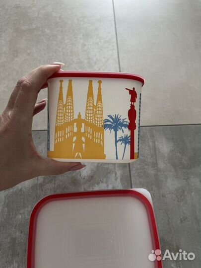 Контейнер Tupperware