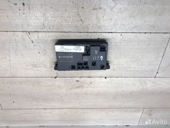 Блок управления дверьми передний правый Mercedes