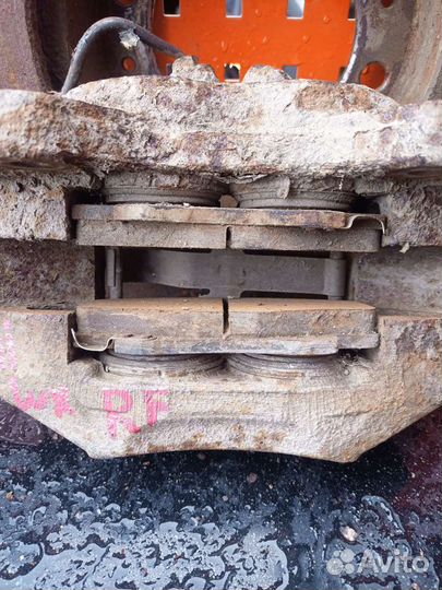 Суппорт передний Toyota Hilux