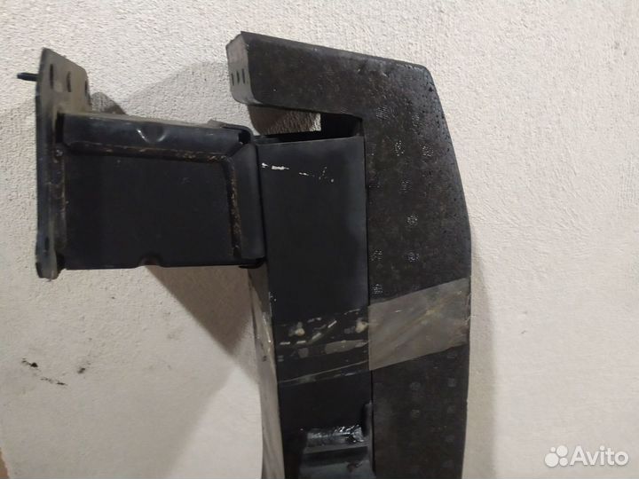 Передний усилитель бампера Nissan Teana J32