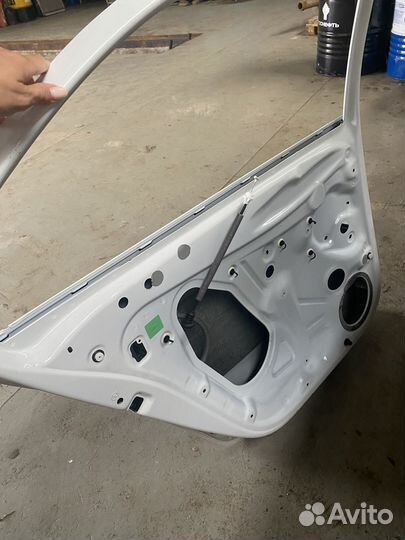 Дверь задняя левая Skoda Rapid