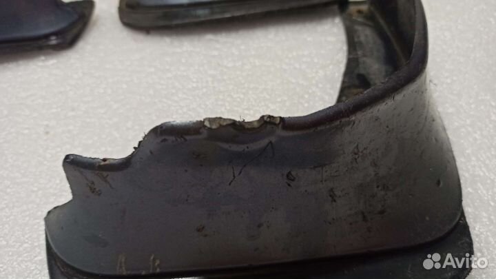 Брызговики Nissan Bluebird u14