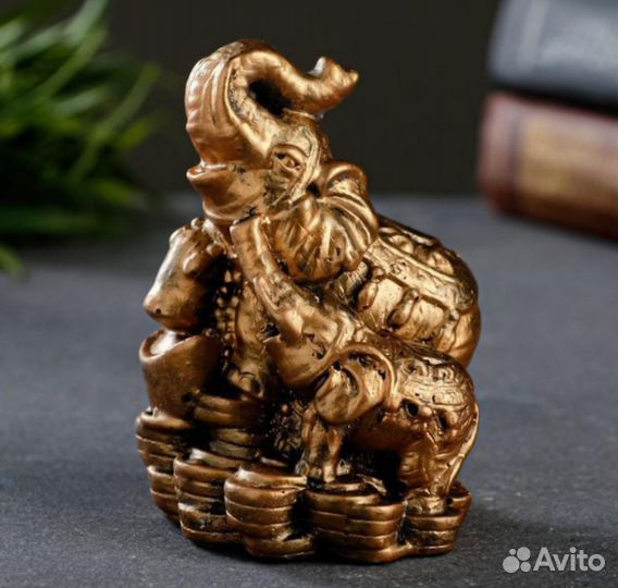 Статуэтка слон на удачу и рамки для картин