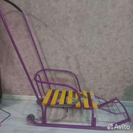 Санки с ручкой и колесиками
