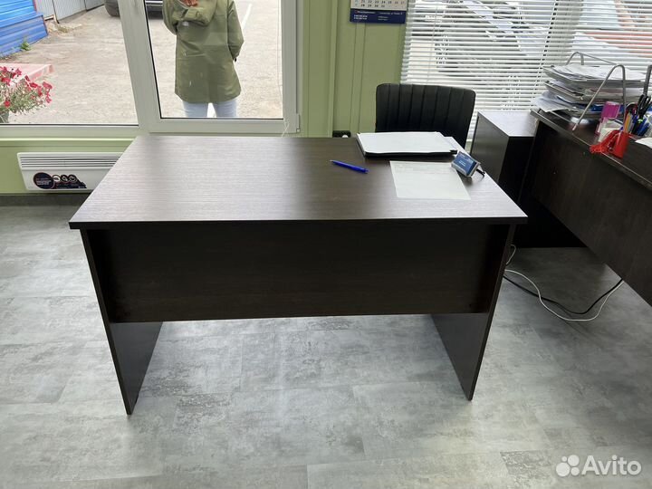 Мебель офисная столы, тумбочки, шкафы