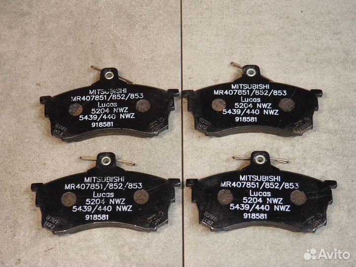 Колодки тормозные передние Mitsubishi Carisma (DA)