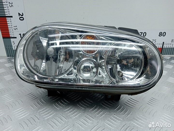 Фара передняя для Volkswagen Golf 4