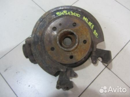 Кулак задний правый