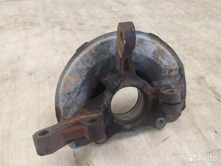 Кулак поворотный передний правый Mitsubishi Lancer