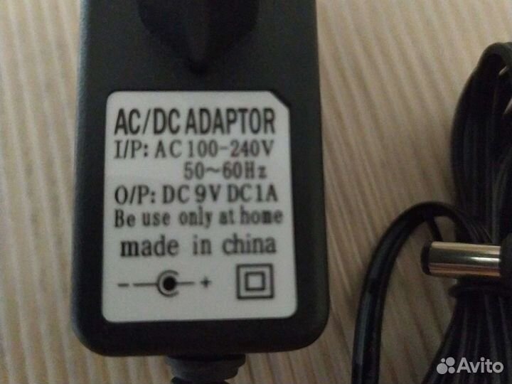 Блок питания 9V-1A, новый