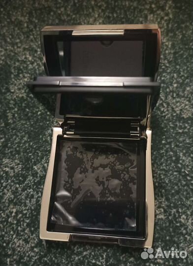 Футляр для декоративной косметики с кристаллом