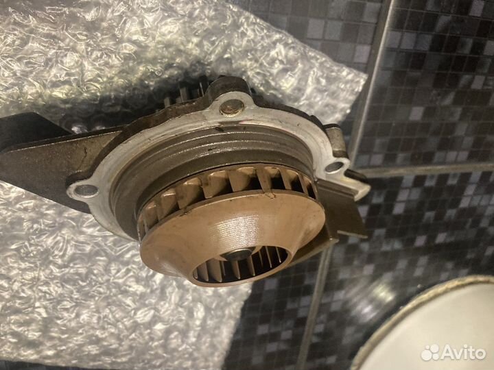 Помпа на Форд С мах