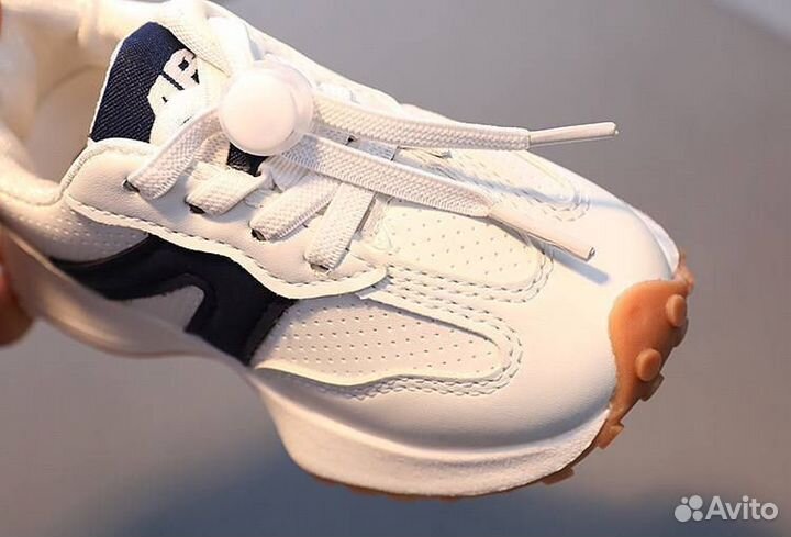 Кроссовки детские 23