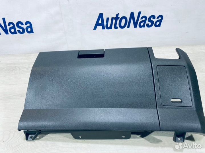 Бардачок Nissan Armada SUV VK56DE 2004