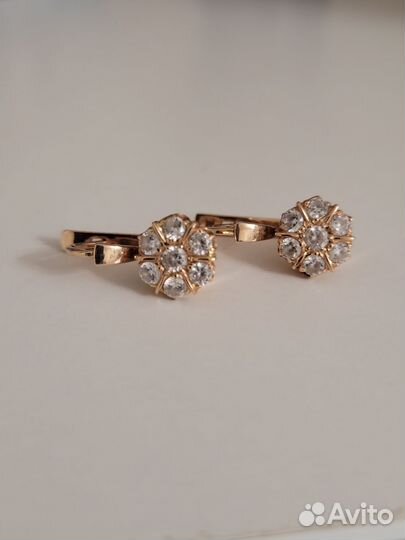 Золотые серьги с фианитами