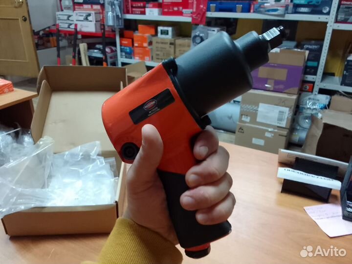 Гайковерт пневматический 570Нм AV-720570